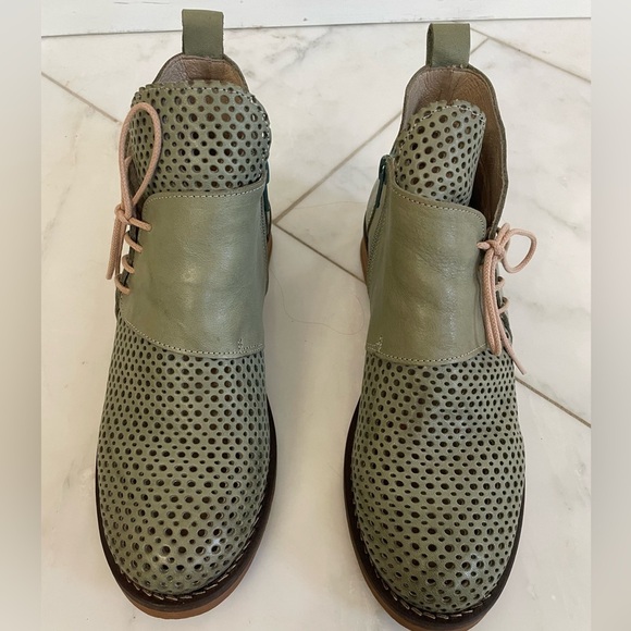 Casta, euro 38 US Women’s 7.5-8, Ravva Sage Green Perforated Leather Ankle Boots - Picture 3 of 10
